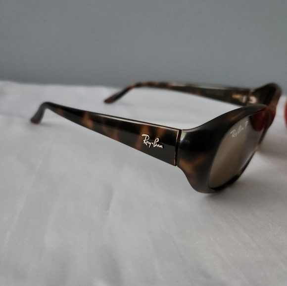 Women's Ray Ban polarized sunglasses with case - Picture 4 of 8